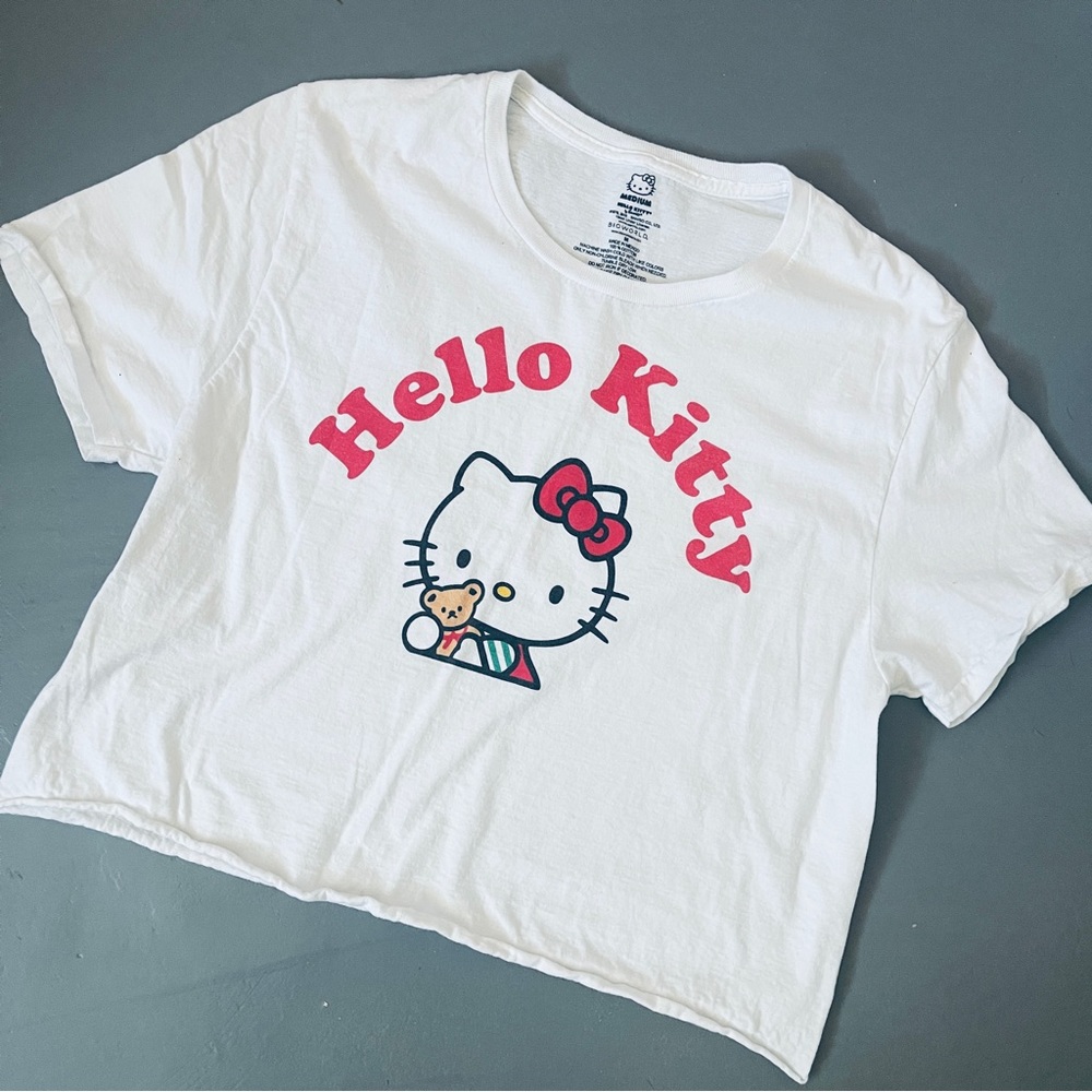 hello kitty - vintage look cropped tee